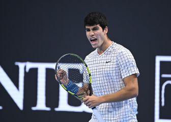 Alcaraz se estrena con siesta, diversión y victoria ante Rune