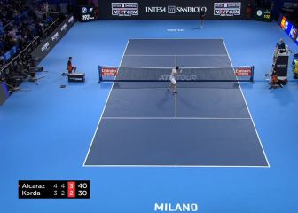 Esta es la cara que deja a los rivales cuando les aplasta: así fue Korda a felicitar a Alcaraz