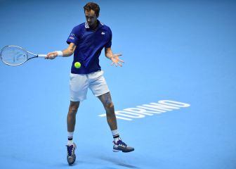 Medvedev sigue en la defensa del título: a la final en Turín