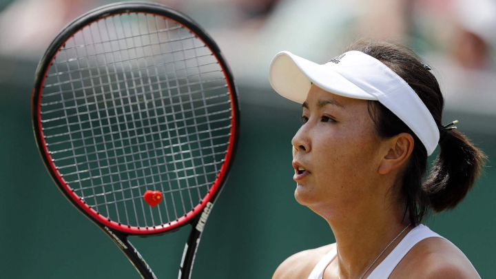 La tenista china Peng Shuai, durante su partido ante Simona Halep en Wimbledon de 2017.