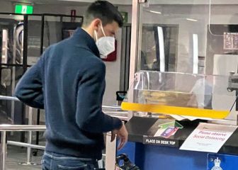 Djokovic argumenta que dio positivo... y luego fue a un evento sin mascarilla