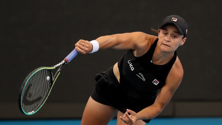 Ash Barty of Australia during her match against Elena  Rybakina of Kazakhstan in the Final of the the Adelaide International Tennis Tournament, at Memorial Drive, in Adelaide, Sunday, January 9, 2022. (AAP Image/Matt Turner) NO ARCHIVING, EDITORIAL USE ONLY AAPIMAGE / DPA 09/01/2022 ONLY FOR USE IN SPAIN