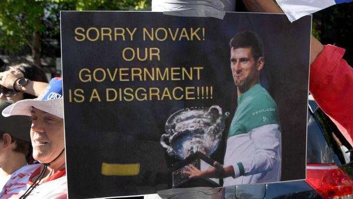 Djokovic le gana el juicio a Australia por su visa y es liberado