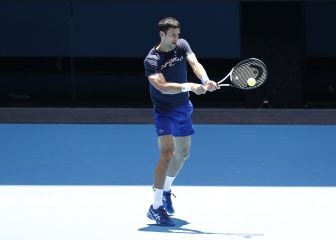 Djokovic habla para poner excusas y evitar la deportación