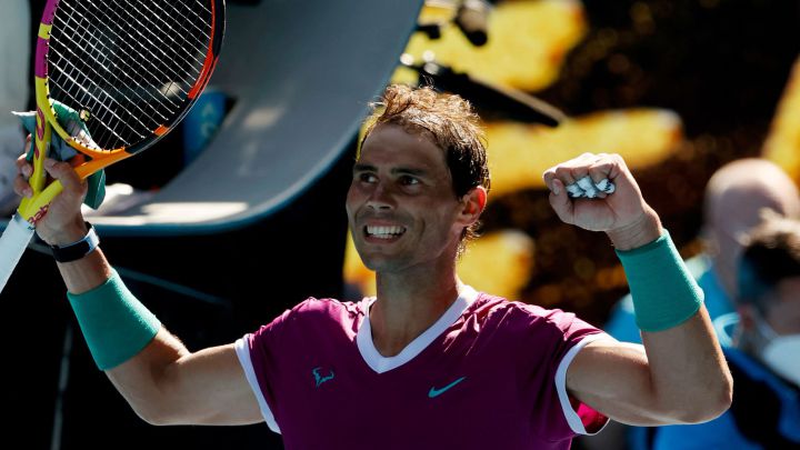 Spain's Rafael Nadal celebrates after winning the match against Marcos Giron of the US during their men's singles match on day one of the Australian Open tennis tournament in Melbourne on January 17, 2022. (Photo by Brandon MALONE / AFP) / -- IMAGE RESTRICTED TO EDITORIAL USE - STRICTLY NO COMMERCIAL USE --