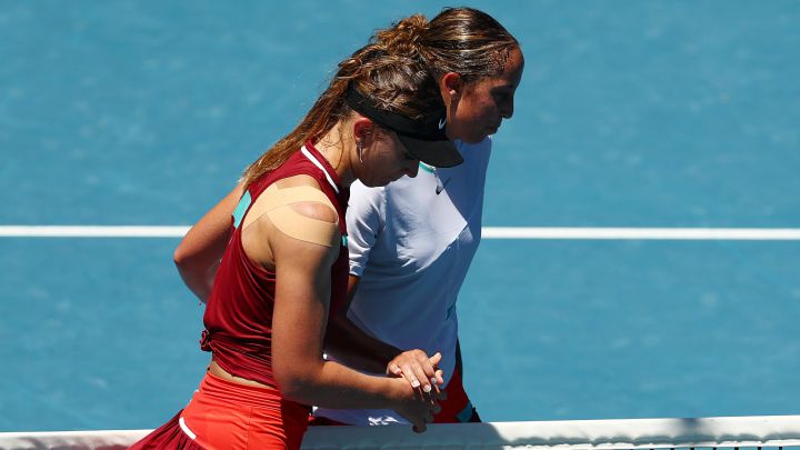 MELBOURNE, AUSTRALIA - JANUARY 23: Madison Keys of United States shakes hands with Paula Badosa of Spain after winning her fourth round singles match during day seven of the 2022 Australian Open at Melbourne Park on January 23, 2022 in Melbourne, Australia. (Photo by Clive Brunskill/Getty Images)