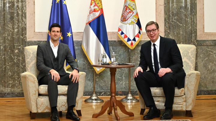 The Serbian tennis player Novak Djokovic poses with the president of Serbia Aleksandar Vucic in the meeting that both have held this Thursday in Belgrade.