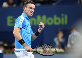 Bautista bate a Khachanov y peleará por su décimo título