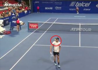 Surrealista se queda corto: ¡abandona el torneo tras darse a sí mismo un pelotazo!