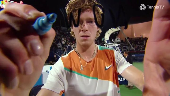 El ruso Rublev le manda a Putin este mensaje firmado en la cmara con el mundo de testigo