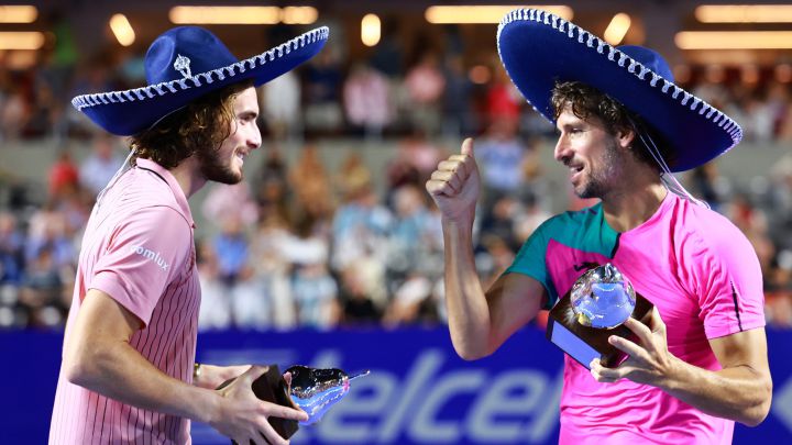 ACAPULCO, MEXICO - FEBRUARY 26: Feliciano Lopez of Spain and Stefanos Tsitsipas of Greece celebrate with the champions trophy after winning the doubles final match against Marcelo Arevalo of El Salvador and Jean Julien Rojer of Netherlands as part of the Telcel ATP Mexican Open 2022 at Arena GNP Seguros on February 26, 2022 in Acapulco, Mexico. (Photo by Hector Vivas/Getty Images)
