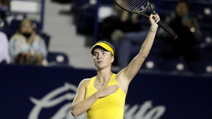 Ukrainian tennis player Elina Svitolina puts her hand to her chest after her victory against Anasatsia Potapova in the Monterrey tournament.