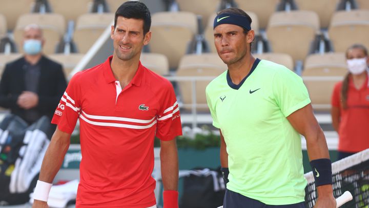 Serbian tennis player Novak Djokovic and Spaniard Rafa Nadal pose before their Roland Garros 2021 semi-final match.