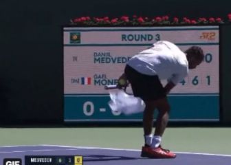 Medvedev revienta una raqueta y vean lo que hace Monfils: atentos a la cara del ruso