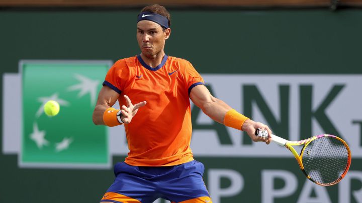 INDIAN WELLS, CALIFORNIA - MARCH 19: Rafael Nadal of Spain returns a shot to Carlos Alcaraz of Spain during the semifinals of the BNP Paribas Open at the Indian Wells Tennis Garden on March 19, 2022 in Indian Wells, California.  Matthew Stockman/Getty Images/AFP == FOR NEWSPAPERS, INTERNET, TELCOS & TELEVISION USE ONLY ==