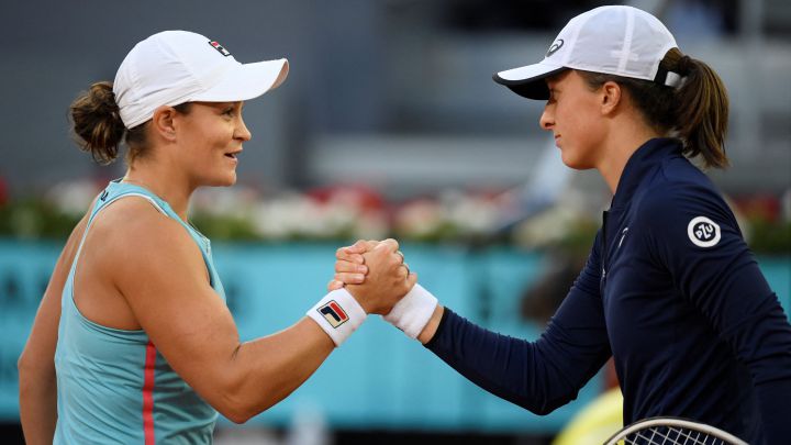 Australian tennis player Ashleigh Barty and Poland's Iga Swiatek greet each other after their match at the 2021 Mutua Madrid Open.
