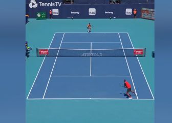 El público loco y el narrador muerto de la risa: el último invento de Kyrgios