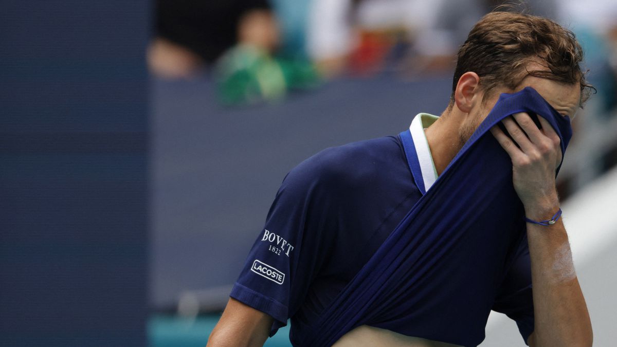 Djokovic retains the one for Medvedev loss