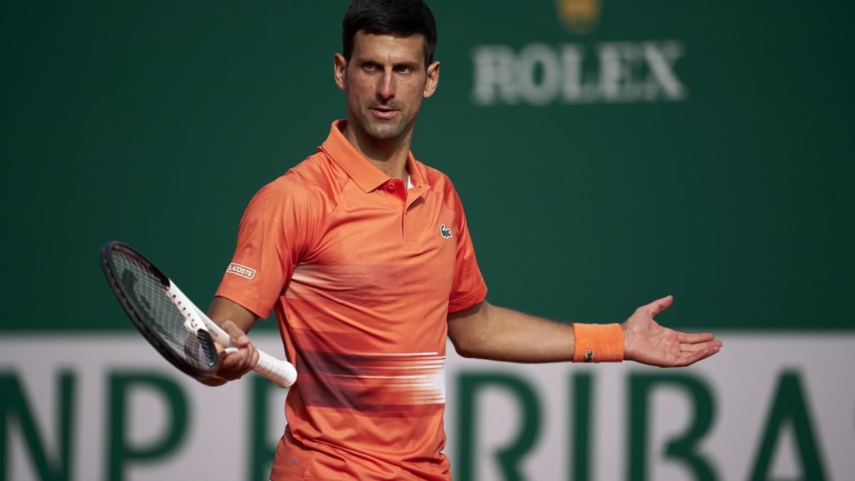 Djokovic returns home to come back from a stormy year