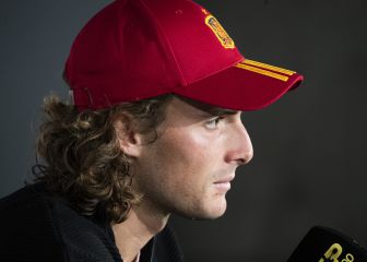 El guiño de Tsitsipas a la afición española a su llegada a Madrid
