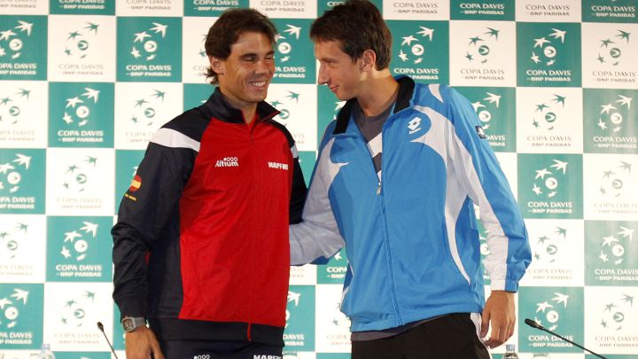 Spanish tennis player Rafa Nadal and Ukrainian Sergiy Stakhovsky pose during the draw for the tie between Spain and Ukraine in the 2013 Davis Cup.