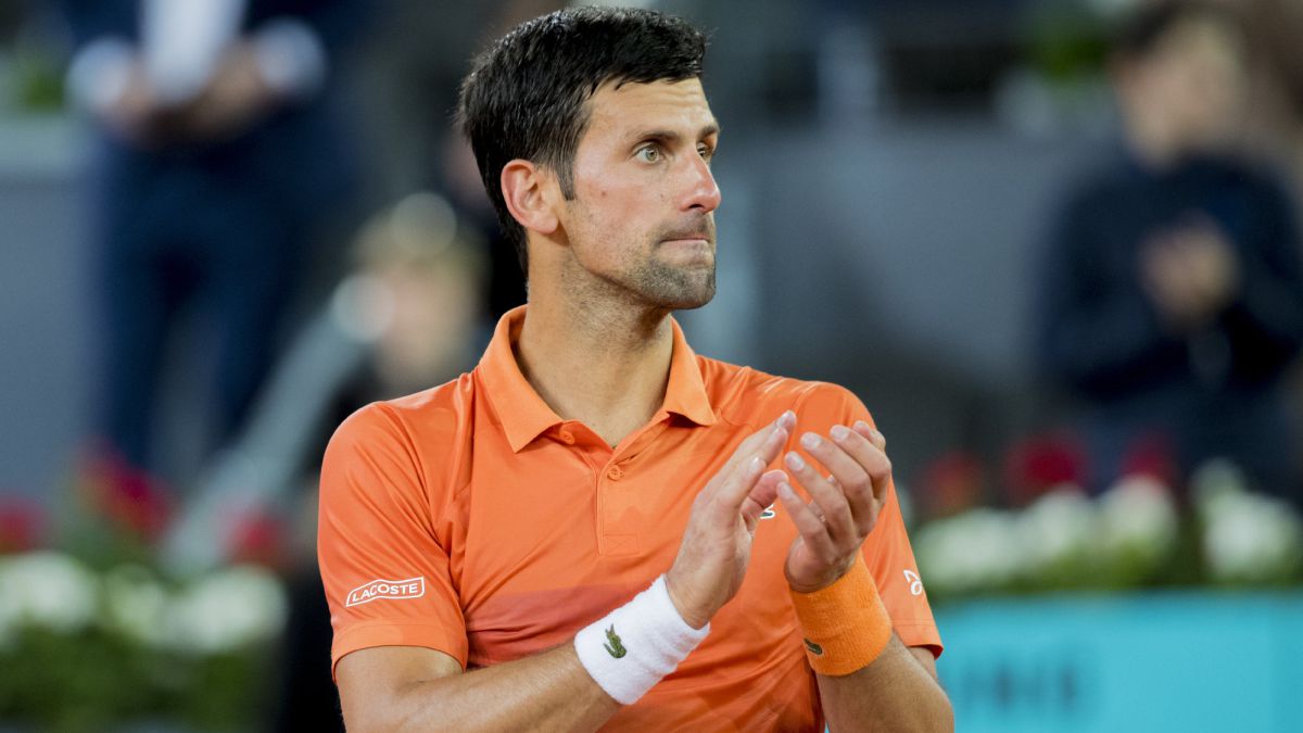Djokovic goes to quarters without playing after Murray’s withdrawal