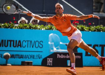Djokovic barre a Hurkacz y se cita con Alcaraz en semifinales