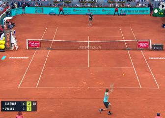 La reacción de Zverev en el punto que resume el palizón de Alcaraz: juega en otra liga
