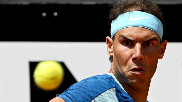 Spain's Rafael Nadal returns to USA's John Isner during their first round match at the ATP Rome Open tennis tournament on May 11, 2022 at Foro Italico in Rome.  (Photo by Andreas SOLARO / AFP)