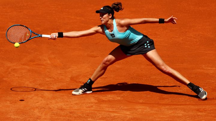 MADRID, SPAIN - MAY 01: Garbine Muguruza of Spain plays a forehand in her second round match against Anhelina Kalinina of Ukraine during day four of the Mutua Madrid Open at La Caja Magica on May 01, 2022 in Madrid, Spain. (Photo by Clive Brunskill/Getty Images)
