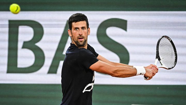 20 May 2022, France, Paris: Serbian tennis player Novak Djokovic takes part in a training session at the Roland-Garros stadium ahead of his first match during the French Open Grand Slam tennis tournament.  Photo: Matthieu Mirville/ZUMA Press Wire/dpa Matthieu Mirville/ZUMA Press Wir / DPA 05/20/2022 ONLY FOR USE IN SPAIN