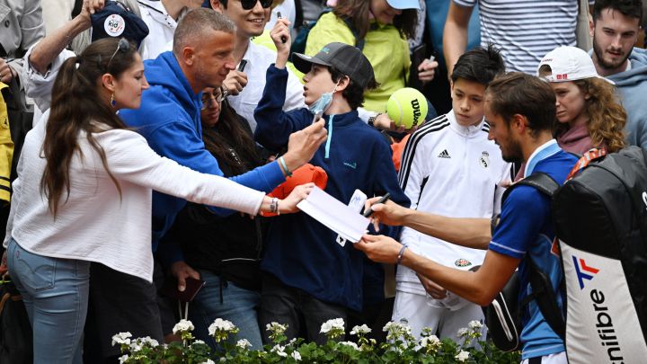 Tennis - French Open - Roland Garros, Paris, France - May 24, 2022 Russia's Daniil Medvedev signs autographs for fans after winning his first round match against Argentina's Facundo Bagnis REUTERS/Dylan Martinez
