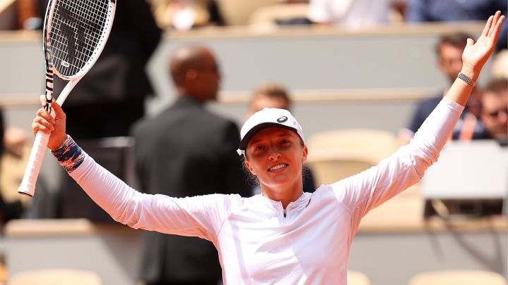 PARIS, FRANCE - MAY 28: Iga Swiatek of Poland celebrates match point against Danka Kovinic of Montenegro during the Women's Singles Third Round match on Day 7 of The 2022 French Open at Roland Garros on May 28, 2022 in Paris, France.  (Photo by Ryan Pierse/Getty Images)