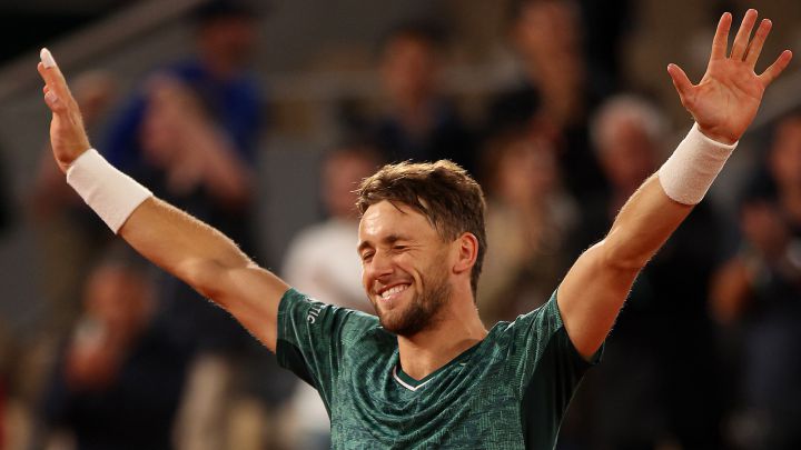 PARIS, FRANCE - JUNE 03: Casper Ruud of Norway celebrates match point against Marin Cilic of Croatia during the Men\'s Singles Semi Final match on Day 13 of The 2022 French Open at Roland Garros on June 03, 2022 in Paris, France. (Photo by Adam Pretty/Getty Images)