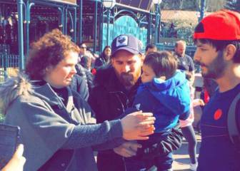 Messi se va a Disneyland y Piqué disfruta con su 'leona'