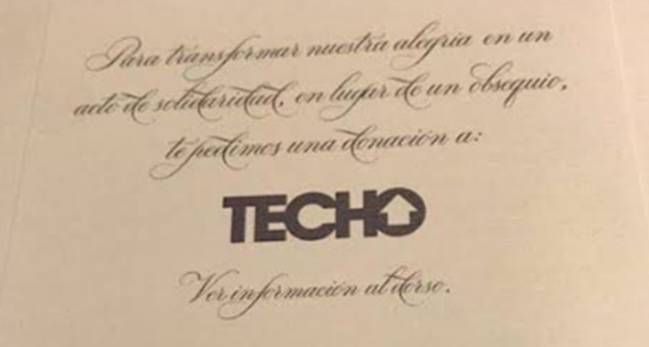 Imagen de la tarjeta que los invitados a la boda de Lionel Messi y Antonella Roccuzzo han recibido para que hagan una donación a la fundación Techo.