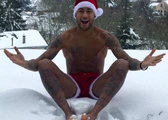 Neymar felicita la Navidad en febrero y desnudo en la nieve