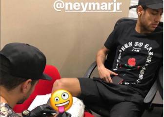 Neymar se tatúa la Champions del Barcelona a pocos días de enfrentarse al Real Madrid