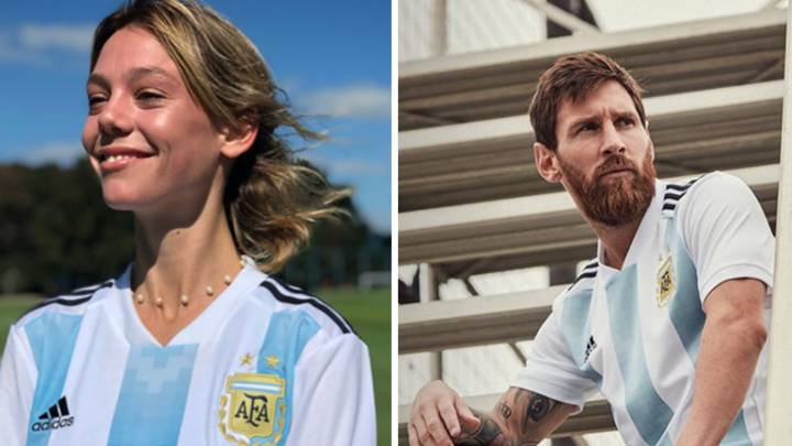 La modelo que ha presentado la equipación de la selección argentina de fútbol femenino y Lionel Messi haciendo lo propio / Fotos Instagram