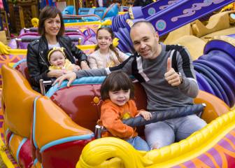 Iniesta disfrutó con su familia en Disneyland París antes de viajar a Japón