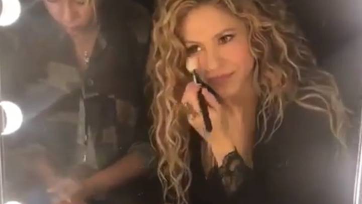 Shakira mostró una foto de como la acompaña Piqué en su gira