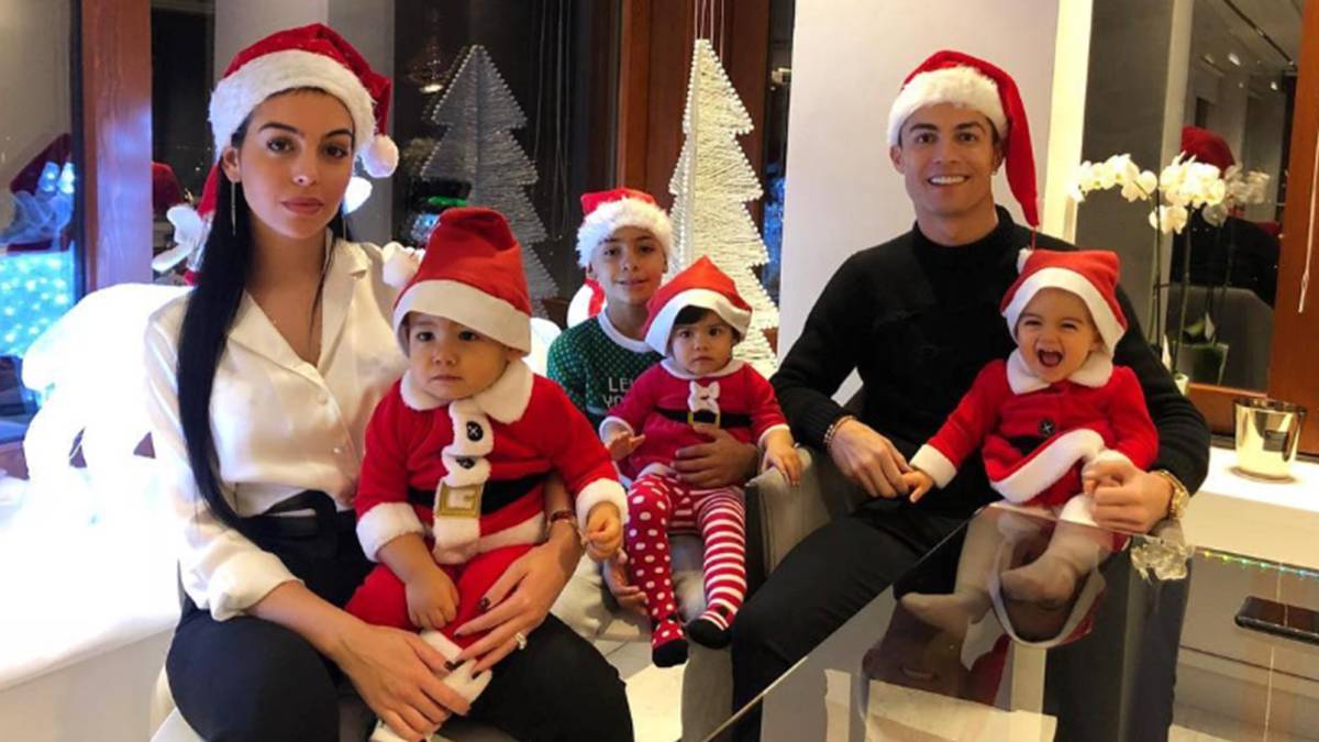 Cristiano Ronaldo Felicita La Navidad Con Una Foto Familiar De Lo Mas Navidena As Com