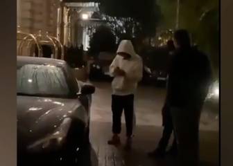 Neymar se queda 'tirado' con su Ferrari en la fría noche de París