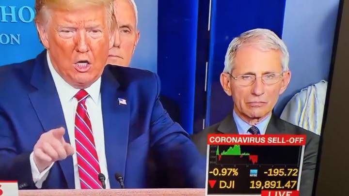 Cuando tu jefe dice tal disparate que no te puedes contener y haces un gesto que ya es historia de los memes en USA