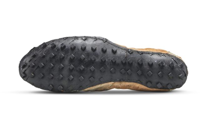La historia de las zapatillas hechas con una plancha para gofres -