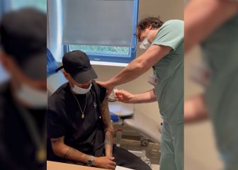 Neymar recibe la vacuna contra el coronavirus: 