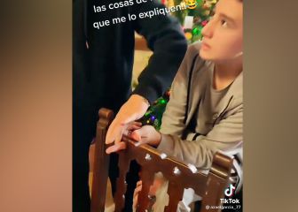 Viral de Navidad: su dedo queda atrapado en una silla