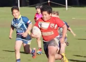 El niño que juega al rugby en 