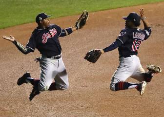 Los Indians doman a los Cubs en Chicago y ya rozan el título