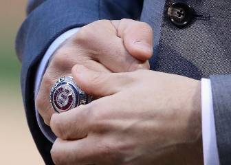 Los Cubs entregan anillos de campeón de alto calibre
